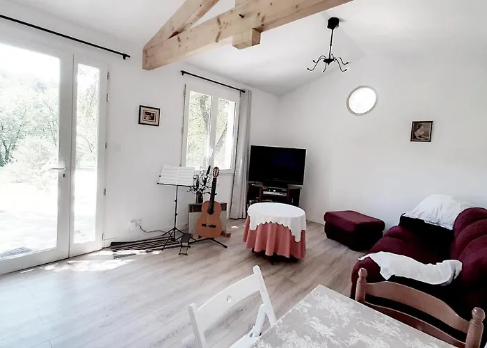 Le Cabanon Hébergement de vacances Sainte-Croix-a-Lauze