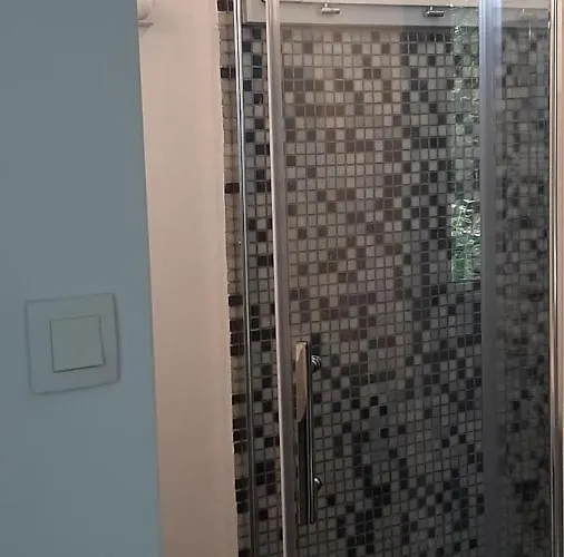 Le Cabanon * Sainte-Croix-a-Lauze